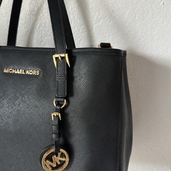 Michael Kors Jet Set Travel Tote - Picture 2 of 8